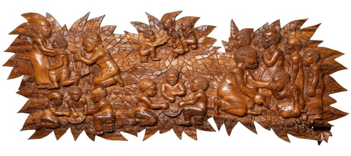 Schnitzkunstrelief aus Malawi aus der missio-Hauskapelle. Das Werk symbolisiert ebenfalls: "Versöhnung befreit".